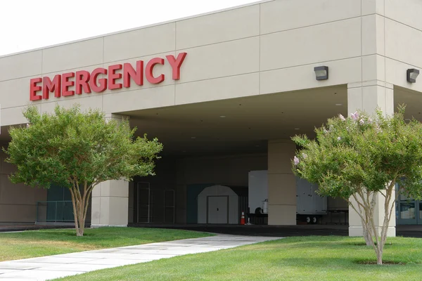 Hosptal Emergency Entrance Sign Protective Awning Patients Arrive Safely — Stock Photo, Image