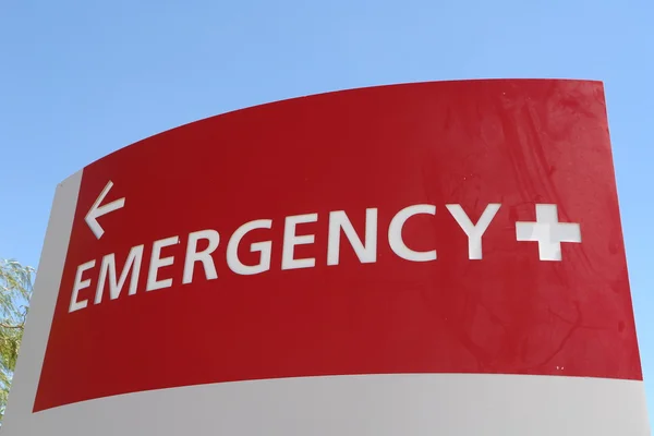 Señal Emergencia Roja Brillante Dirige Los Pacientes Dónde Imagen De Stock