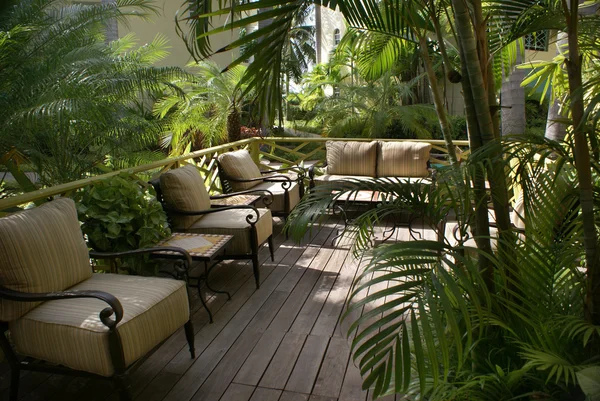 Tropiska utomhus lounge — Stockfoto