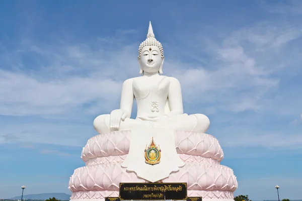 Vit Buddha Staty Med Blå Himmel — Stockfoto