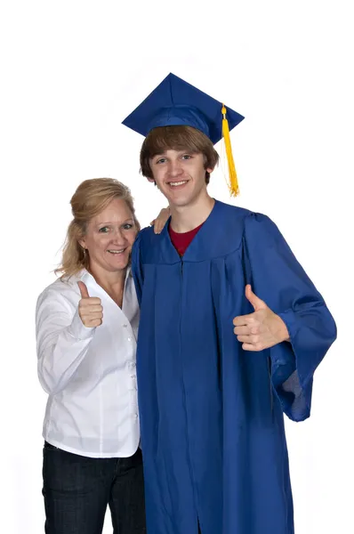 Stolze Mutter Mit Sohn Blauen Abschlusskleid Beide Geben Daumen Nach — Stockfoto