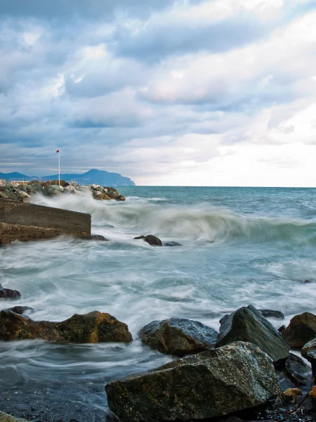 Storm op de kust van Genua — Stockfoto