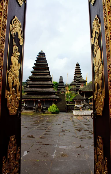 Besakih Tapınağı Için Giriş Kapıları — Stok fotoğraf