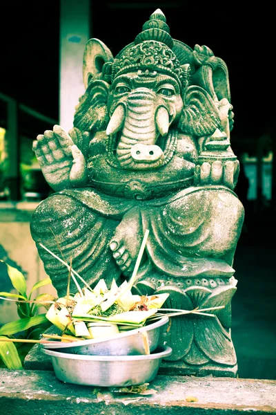 Ganesh Statue Offering — Stock Photo, Image