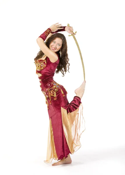 Девушка танцует с мечом — стоковое фото