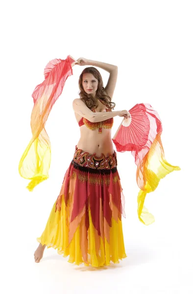 Schoonheid jonge vrouw dans met fantail — Stockfoto