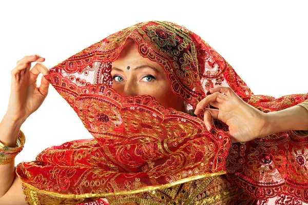 Volwassen vrouw in traditionele Indiase kostuum — Stockfoto
