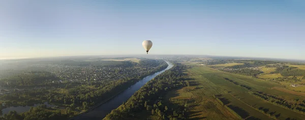 Aerial View White Hot Air Balloon Horizon — Stock Photo, Image