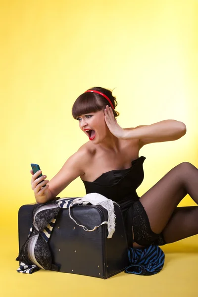 Young woman with broken baggage scream on cell — Stock Photo, Image