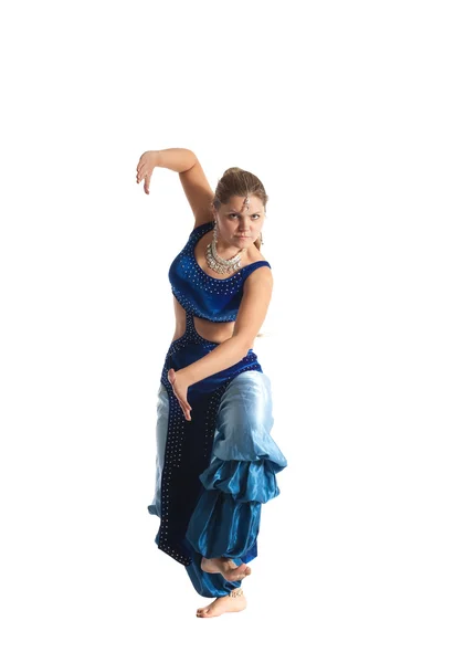 Женский танец в традиционном арабском костюме — стоковое фото