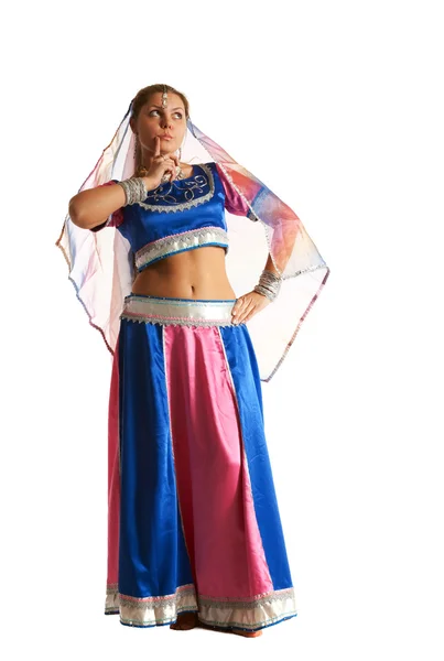 Femme posant en costume arabe — Photo