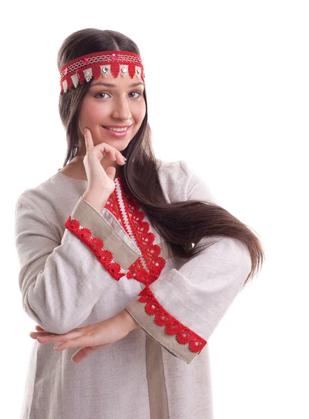 Молодая девушка в танцевальной позе и улыбке - льняная ткань — стоковое фото