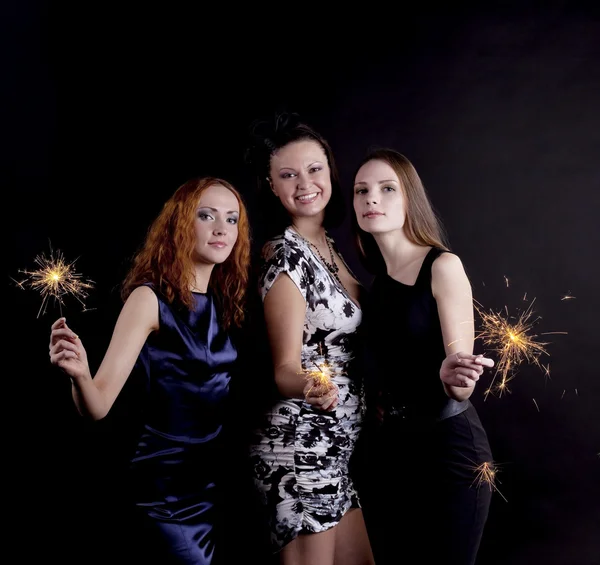 Três meninas com luz bengala — Fotografia de Stock