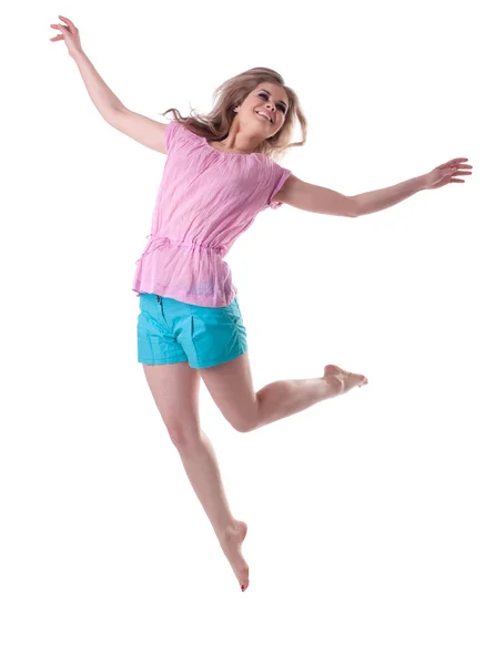 Счастливая женщина прыгает и улыбается — стоковое фото
