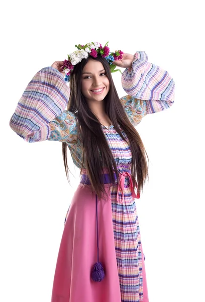 Chica joven con guirnalda - traje ruso oriental —  Fotos de Stock