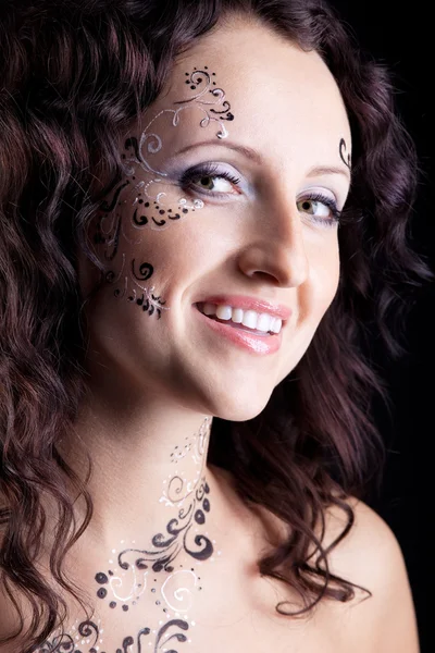 Vrouw gezicht met verf close-up portret — Stockfoto