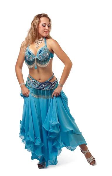 Jeune fille danse en costume oriental arabe bleu — Photo