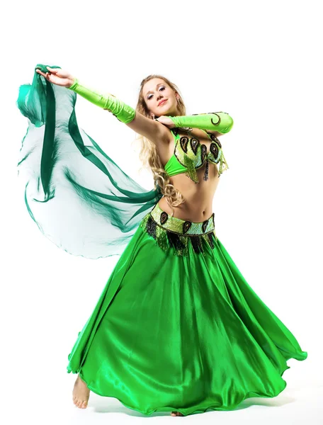 Młoda dziewczyna taniec z zasłona zielony — Zdjęcie stockowe