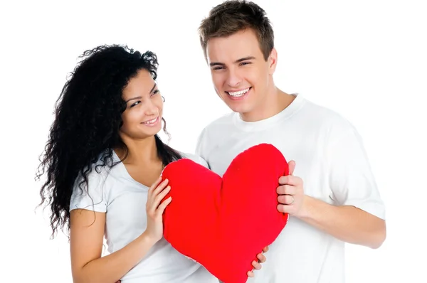Paar houden een rood hart — Stockfoto
