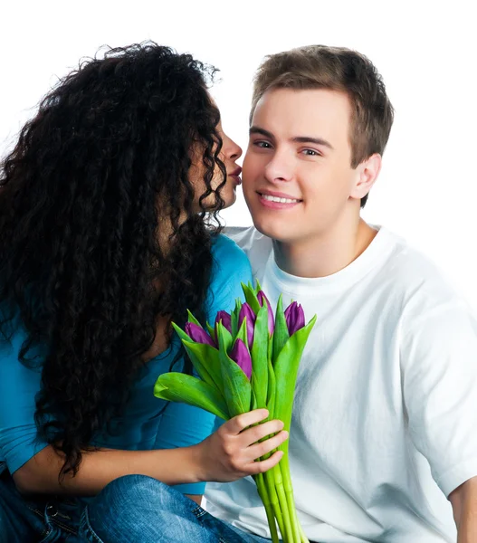 Schönes Junges Paar Mit Tulpen — Stockfoto