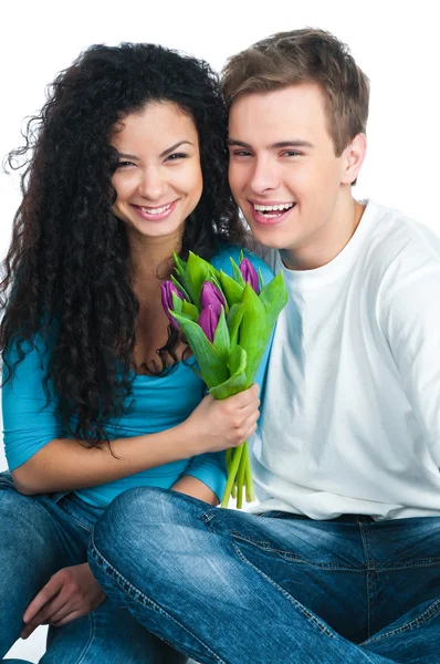 Schönes Junges Paar Mit Tulpen — Stockfoto