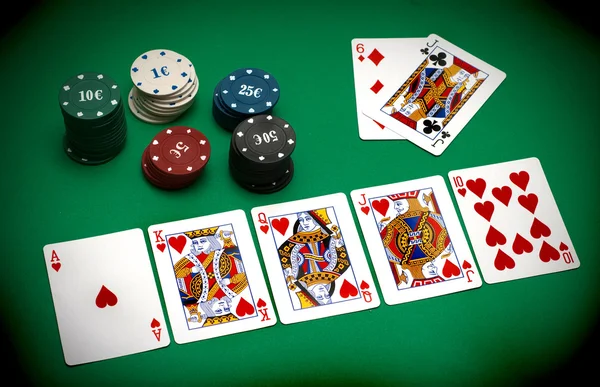 Kaarten Poker Chips Een Groene Achtergrond — Stockfoto