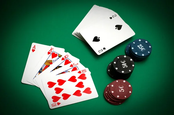 Poker čipy a karty — Stock fotografie
