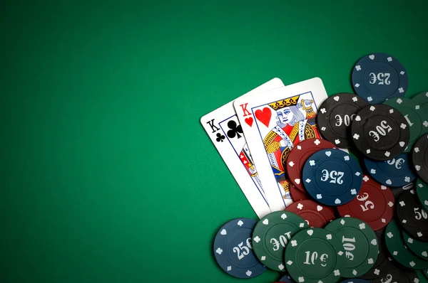 Cartes et jetons de poker — Photo