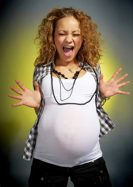 Skrikande gravid kvinna — Stockfoto