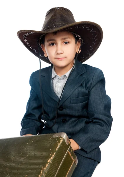 Een Jonge Jongen Een Cowboyhoed Uitvoering Van Een Koffer — Stockfoto