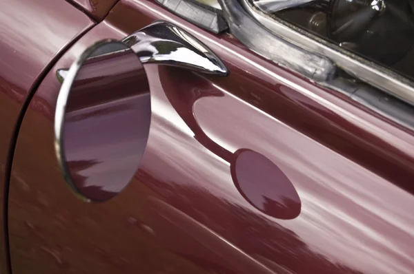 Close Maroon Car Mirror — Stock Photo, Image