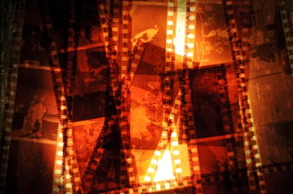 Montón Tiras Película Negativas Sentadas Sobre Una Luz Fondo — Foto de Stock