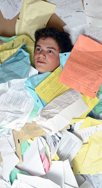 Joven Estudiante Masculino Está Abrumado Por Demasiadas Tareas — Foto de Stock
