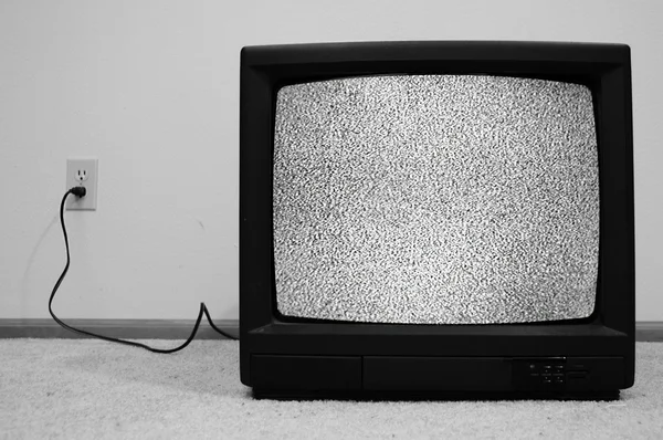 Starý Crt Televizi Zapojen Zdi Statické Obrazovce — Stock fotografie