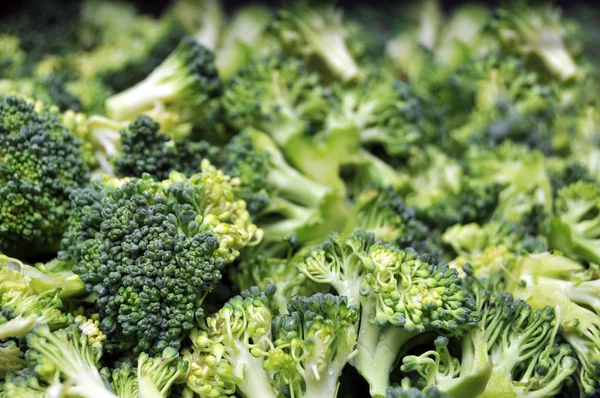 マクロのクローズ アップ 緑の野菜のブロッコリーをカット — Stock fotografie