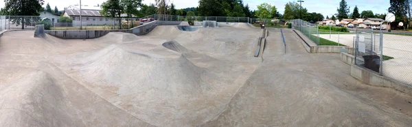 Obrovské Panoramatický Obraz Prázdného Cementu Skatepark — Stock fotografie