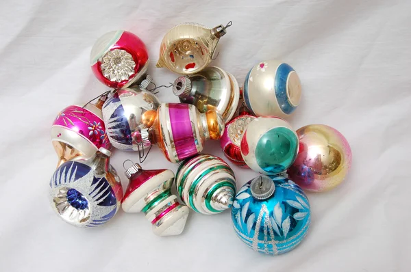 Mucchio di vecchi ornamenti dell'albero di Natale — Foto Stock
