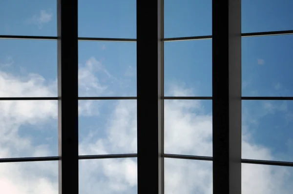 Мансардное окно — стоковое фото