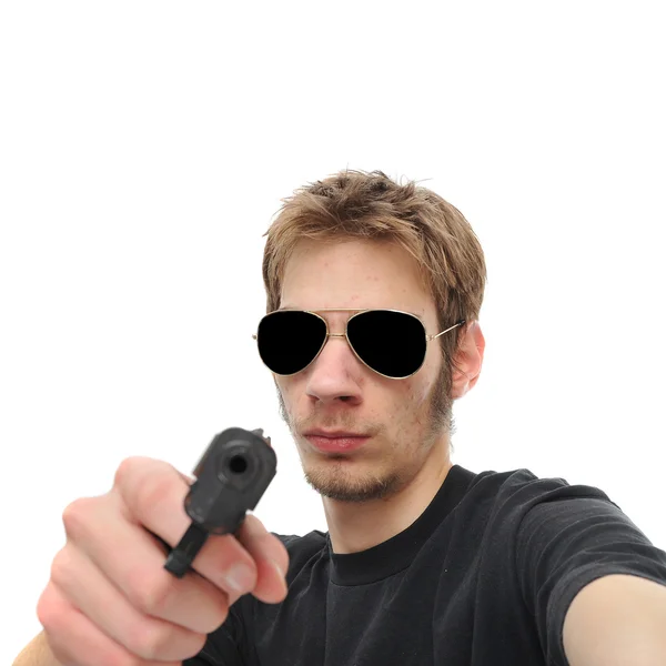 一个年轻成人在枪口下举行查看器 在白色背景上孤立 — 图库照片