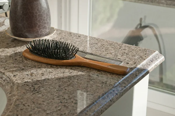 Hairbrush sitting on counter top — Stock Photo, Image