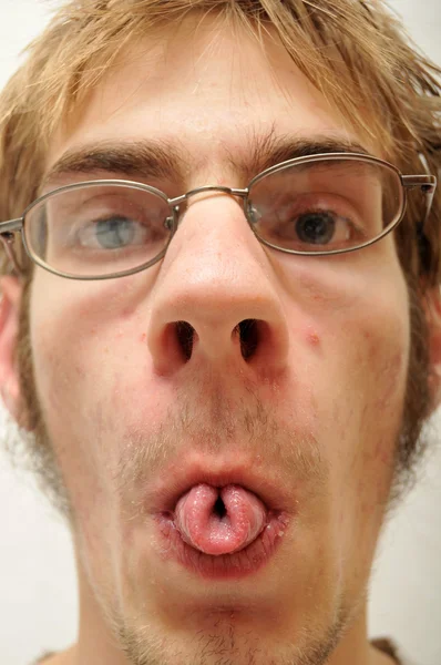 Fåniga ung vuxen med tunga — Stock fotografie