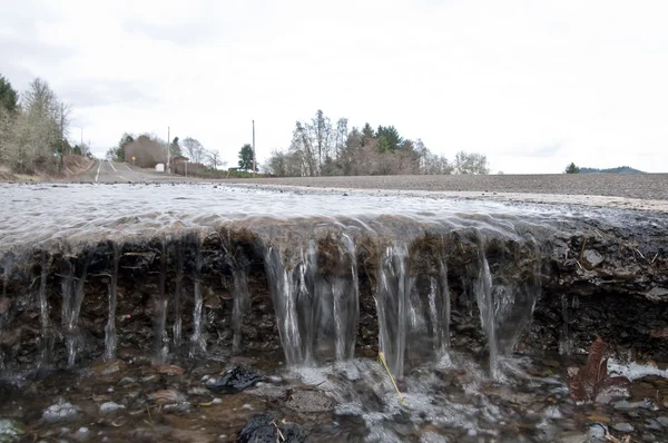Potopul Apă Corodează Drumul Stradă Asfalt Dezastru Natural — Fotografie, imagine de stoc