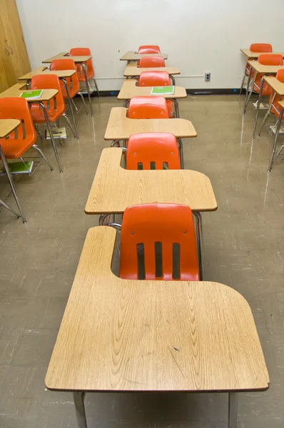 Empty Class Room Students Sitting Desks Some Notebooks Laying Room — Stock Photo, Image