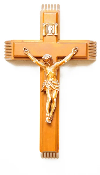 在白色背景上孤立的顶部雕刻木制十字架与刻字 Inri — 图库照片