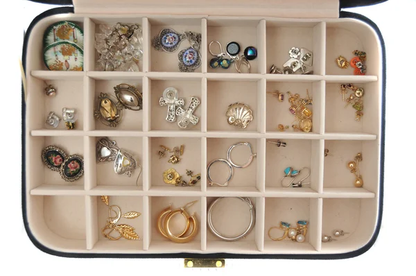 Otevřené Jewlery Box Staré Šperky Uvnitř Izolované Bílém Pozadí — Stock fotografie