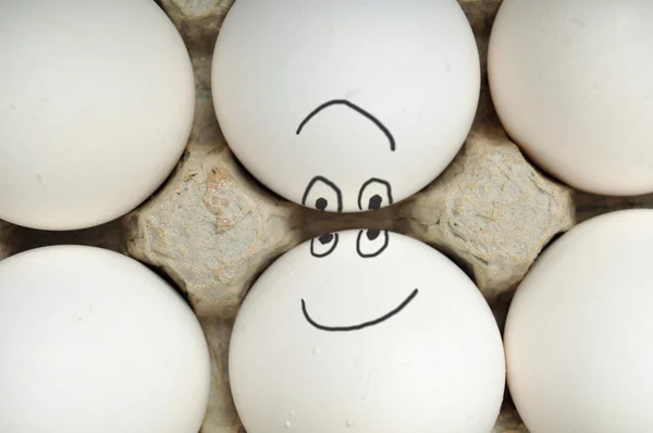Zbliżenie Sześć Białe Jaja Nowe Kartonie Tekturowych Wytłoczek Jajka Dwa — Zdjęcie stockowe