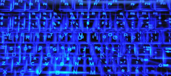 暗い抽象的な背景で光る透明 ブルーのバックライト付きキーボード — ストック写真