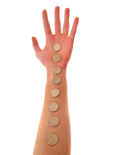Hand som håller linjen av mynt — Stockfoto