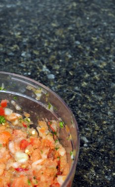 bir kase içinde Pico de gallo salsa