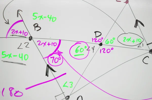 几个复杂的数学公式 方程和写在白板上的几何 — 图库照片